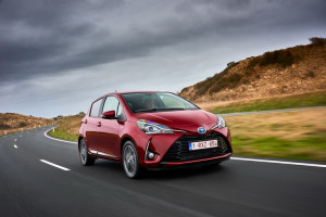 Toyota Yaris Hybrid_Red Dynamic111111111111111
