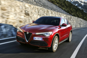 Alfa-Romeo_Stelvio_10-1
