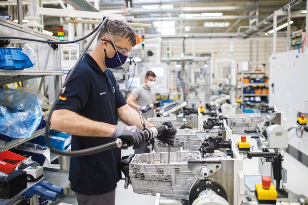  Mercedes-Benz va produce motoare electrice în România